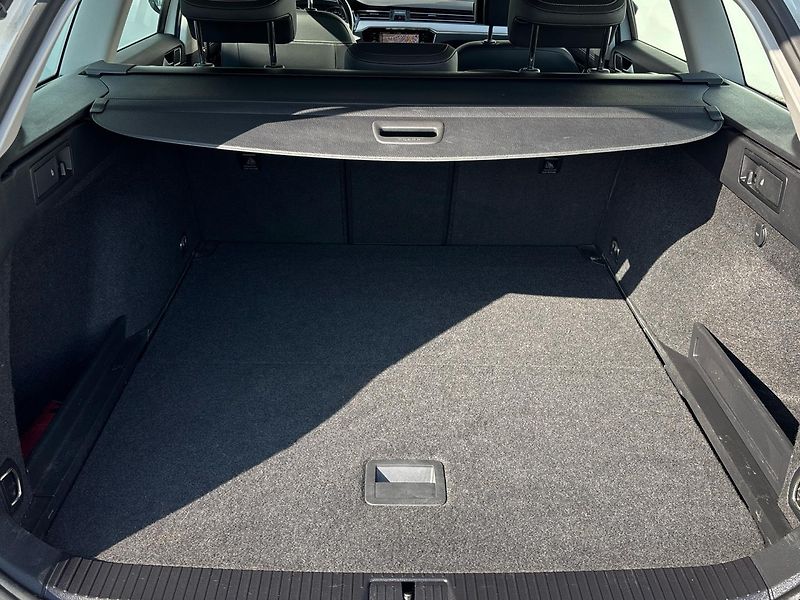 Volkswagen Passat ELEGANCE - fotka 10 z 27