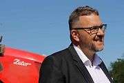 Nový traktor Řady 6 představila společnost Zetor Tractors na poli u Vážan nad Litavou. Začala jeho sériová výroba.