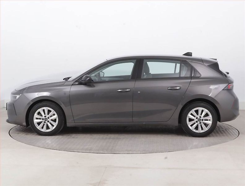 Opel Astra (2023) Edition 1.2 Turbo, Tempomat - fotka 3 z 15