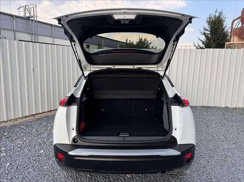 Peugeot 2008 1,2 i ALLURE DPH 1.maj původČR - fotka 13 z 50