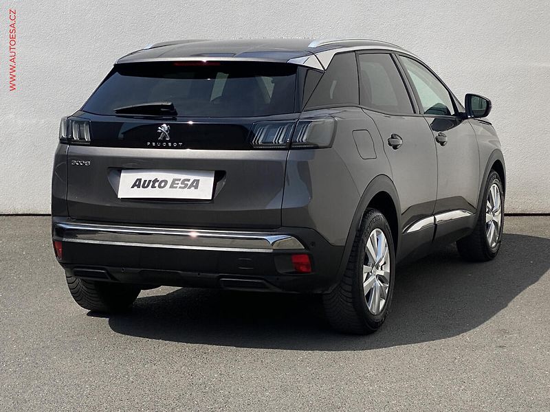 Peugeot 3008 (2021) 1.5 HDi, 2.maj,ČR, Allure - fotka 4 z 17