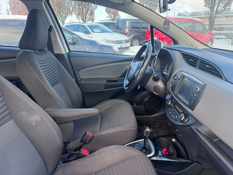 Toyota Yaris (2016) HYBRID 1,5 54 KW STK AUTOMAT - fotka 32 z 38