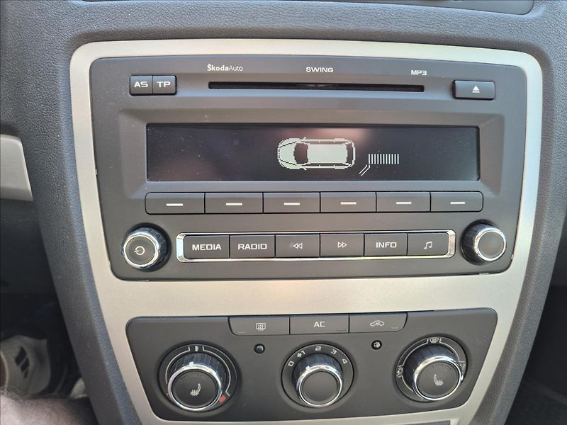 Škoda Octavia 1,4 TSI Combi Klima Výhřev ESP - fotka 25 z 28