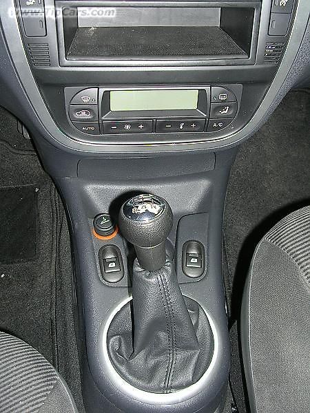 Motor ukrývající se za přední maskou má síly víc než dost.