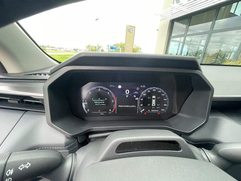 Toyota Hilux 2.8D automat Invincible - fotka 19 z 29