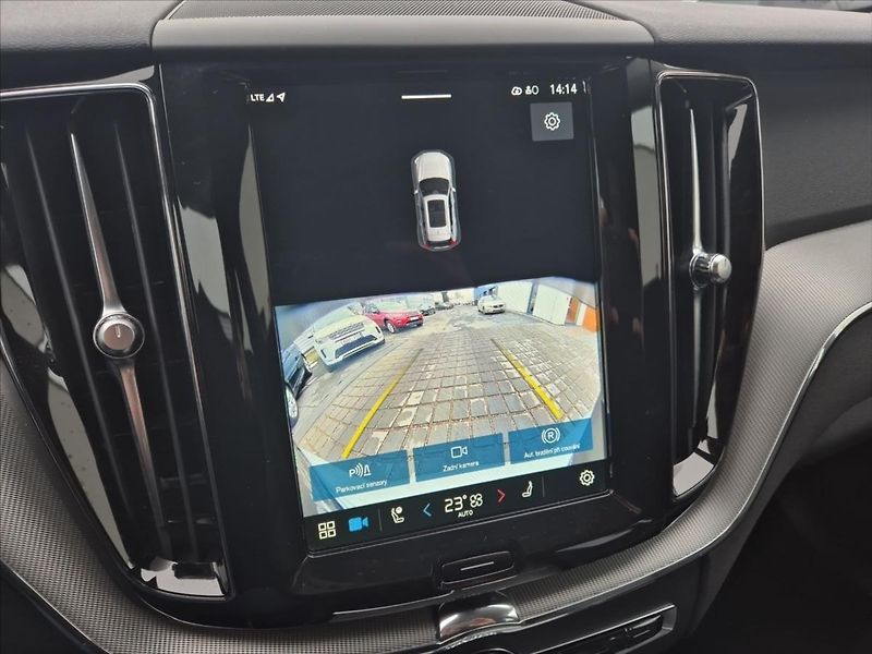 Volvo XC60 2,0 B4 AWD diesel Plus Dark Au - fotka 15 z 19
