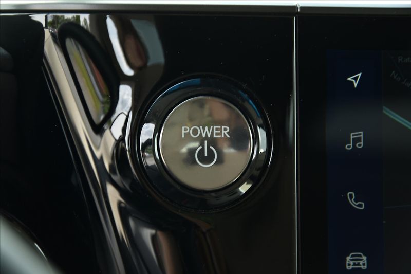 Lexus LM 350h  2.5 HEV LUXURY 7 MÍST ČR - fotka 19 z 39