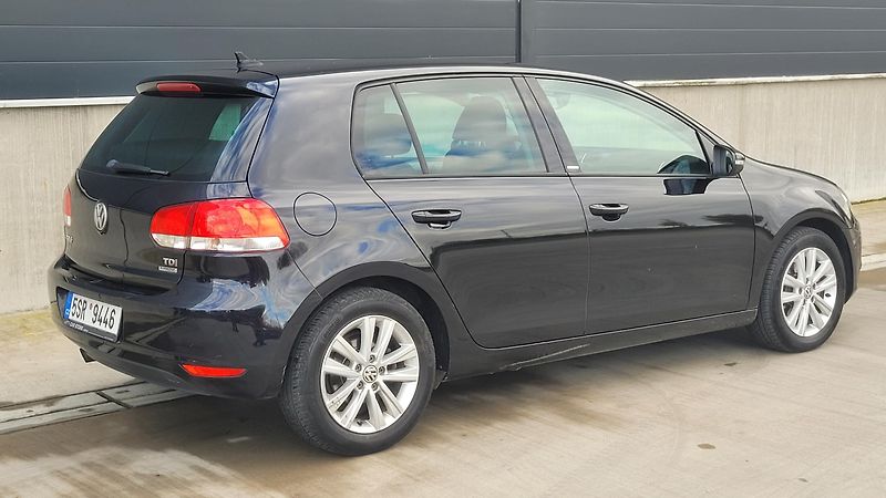 Volkswagen Golf 1,6 TDI 77KW  - fotka 9 z 23