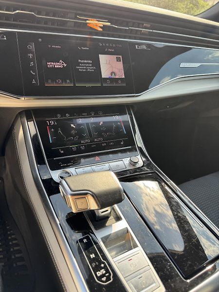 Audi Q8 55 TFSi 1.maj ČR DPH S-line - fotka 21 z 24