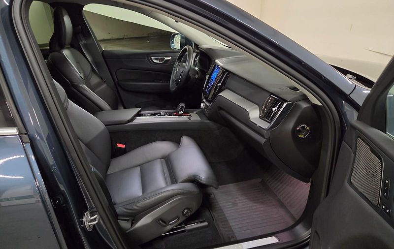 Volvo XC60 (2025) PLUS Bright T6, záruka 2030 - fotka 11 z 17