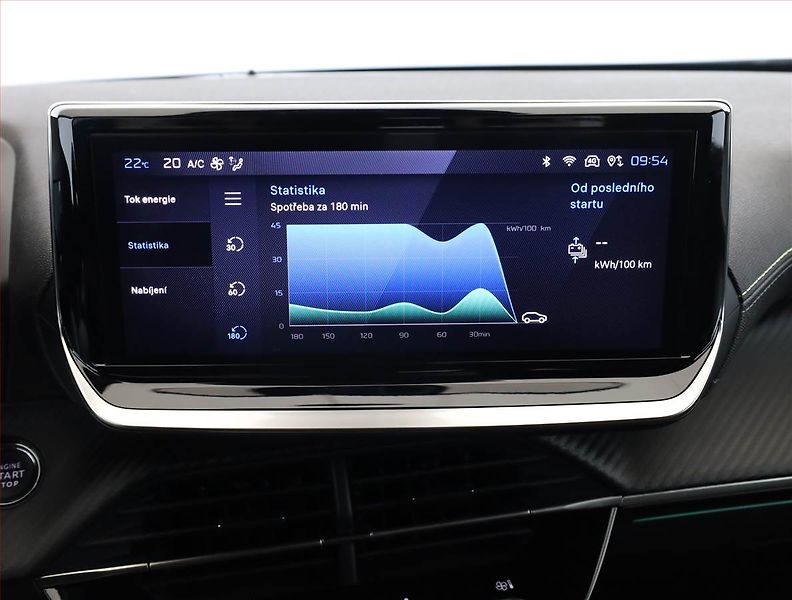 Peugeot 2008 (2025) 54 kWh, SoH 98%, digi klima - fotka 15 z 20