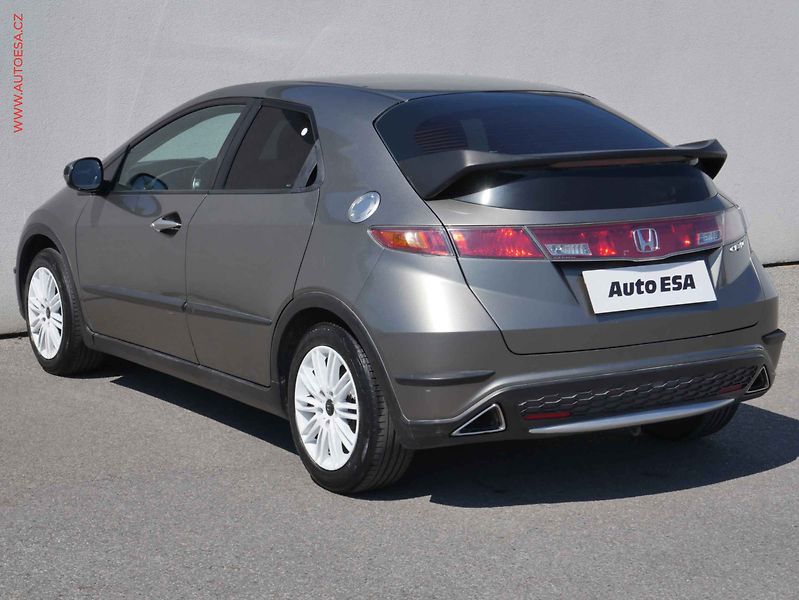 Honda Civic (2006) 1.8i-VTEC, ČR, Klima - fotka 6 z 16