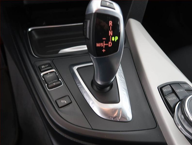BMW Řada 3 (2014) 318 d, Automat, Navi - fotka 17 z 25