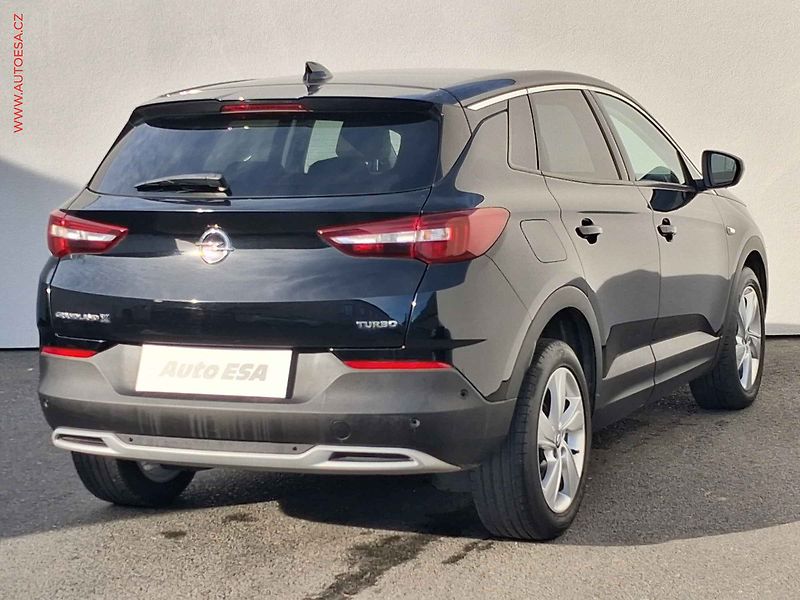Opel Grandland X (2018) 1.2 T, Innovation, LED, panor - fotka 4 z 19