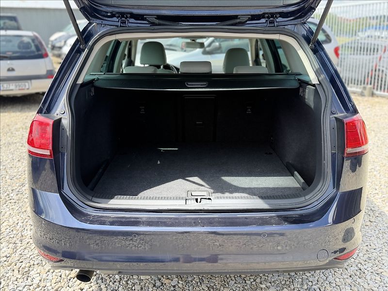 Volkswagen Golf TSI DSG F1 NAVI SERVISKA - fotka 28 z 32