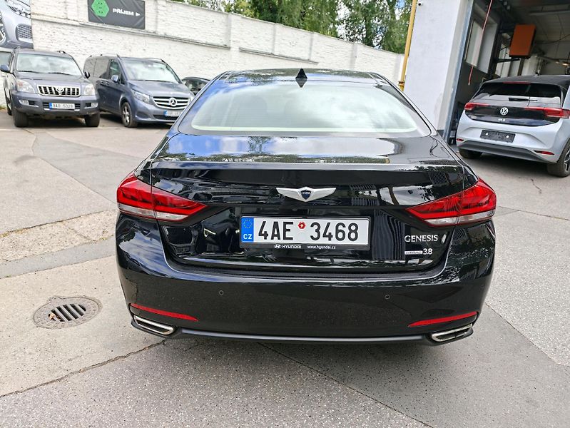 Hyundai Genesis V6 GDi 3,8 HTrac CZ,1 maj - fotka 8 z 37