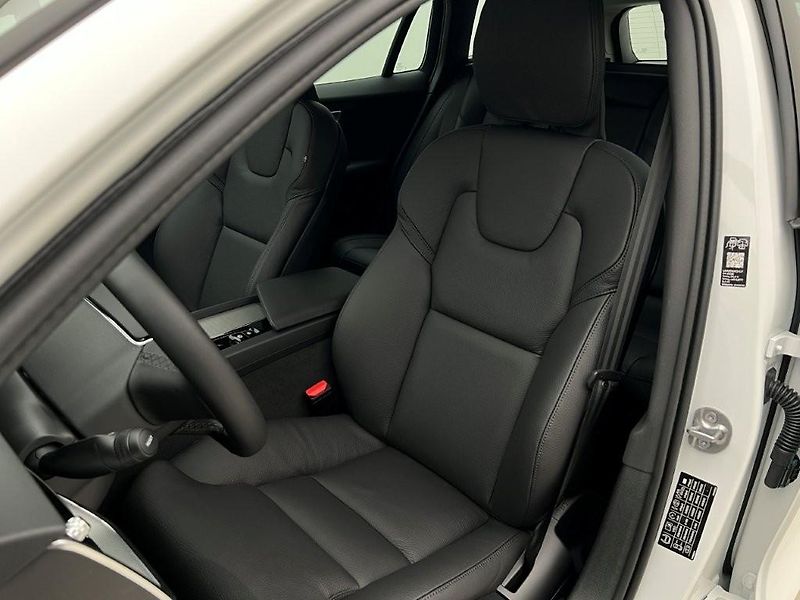 Volvo V60 (2026) B4 PLUS DARK AUT - fotka 23 z 44