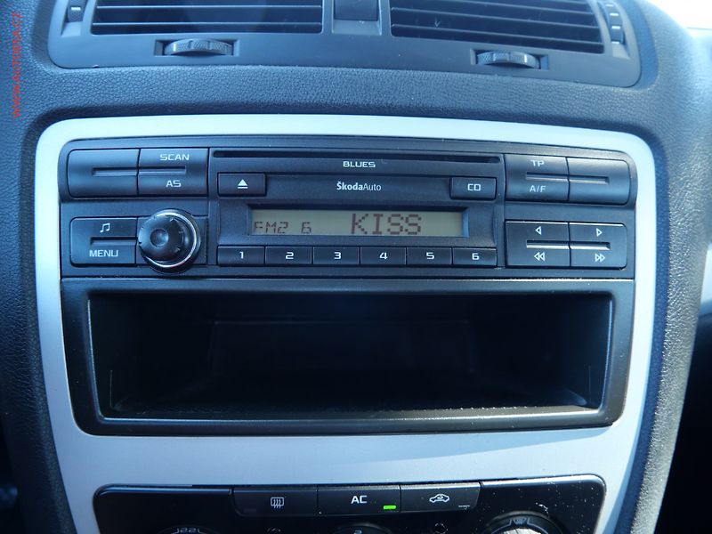 Škoda Octavia (2010) 1.6TDi, ČR, Ambiente, TZ - fotka 18 z 19