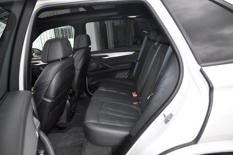 BMW X5 xDrive 40d 230kW M-Paket - fotka 9 z 33