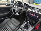 Volkswagen Passat R-LINE,MAX VÝBAVA,KRÁSNÝ,1.MAJ - náhled 16