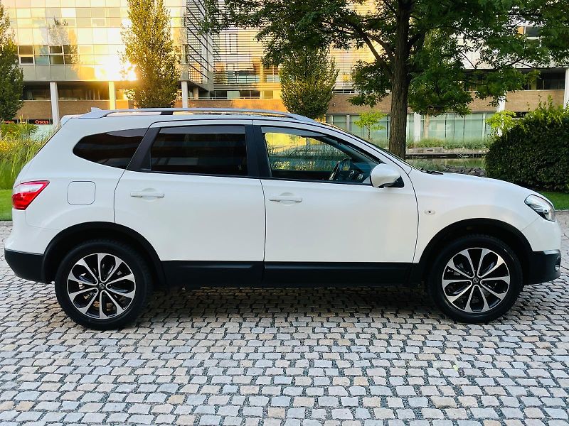 Nissan Qashqai 2.0i KAMERA TAŽNÉ SERVISKA 7M - fotka 11 z 45