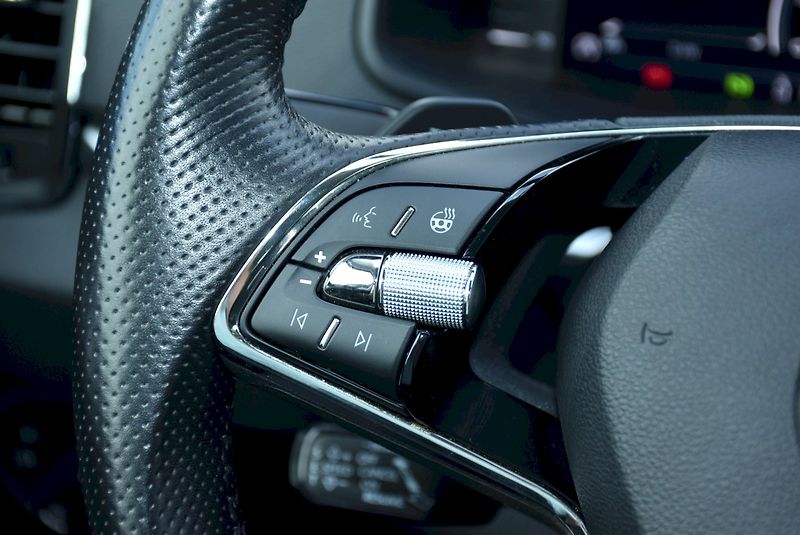 Škoda Karoq (2021) Style PLUS 2.0 TDI 85kW DSG - fotka 30 z 35