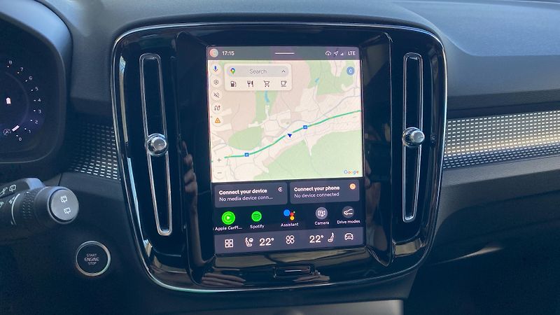 Volvo XC40 ULTIMATE DARK, B4 FWD, 145+10 - fotka 18 z 37