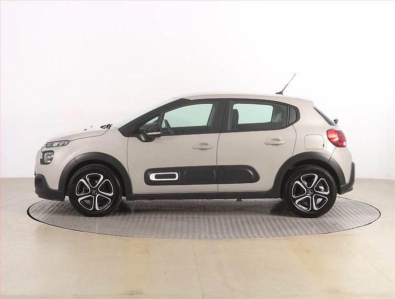 Citroën C3 (2022) Shine 1.2 PureTech, Serv.kniha - fotka 3 z 17
