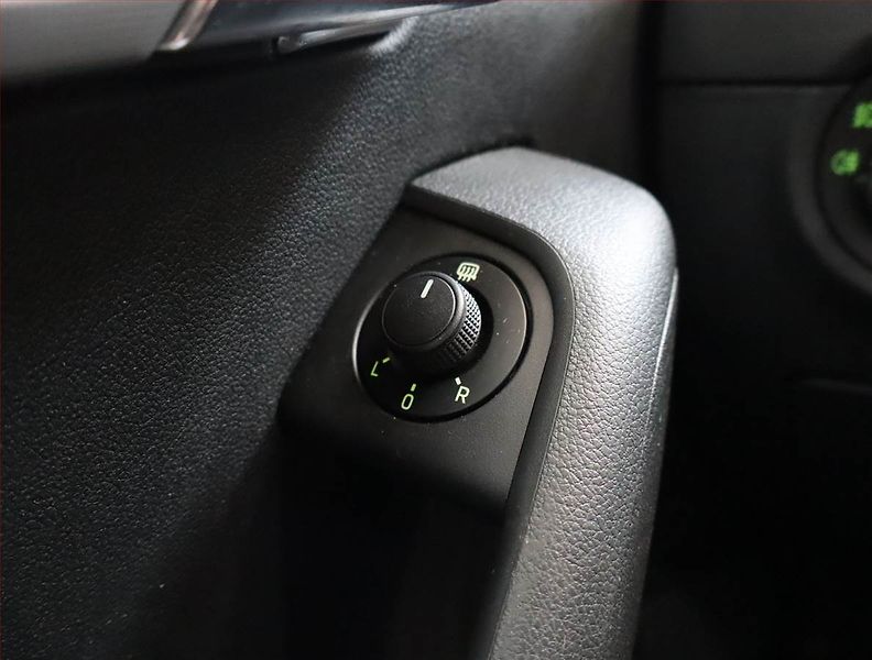 Škoda Octavia (2015) 1.6 TDI, Serv.kniha, Tempomat - fotka 16 z 18