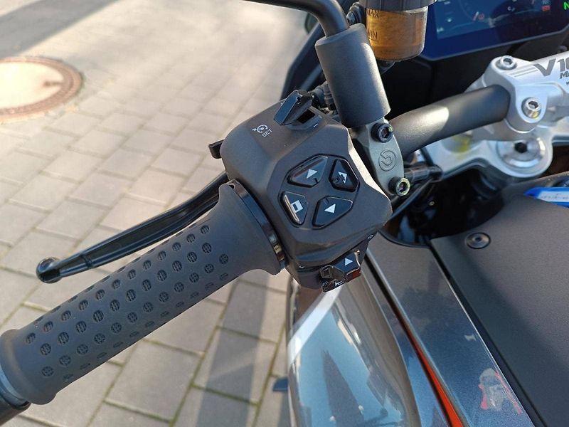 Moto Guzzi V 100 Mandello (2023) S Grigio Avanguardia (sleva 86 - fotka 11 z 17