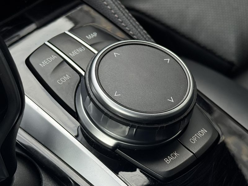 BMW Řada 5 (2021) M550i xDrive Laser, DPH, 1.Maj - fotka 43 z 59