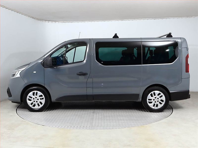 Renault Trafic (2020) 2.0 dCi, Bus, 9Míst, ČR, 1Maj - fotka 3 z 16