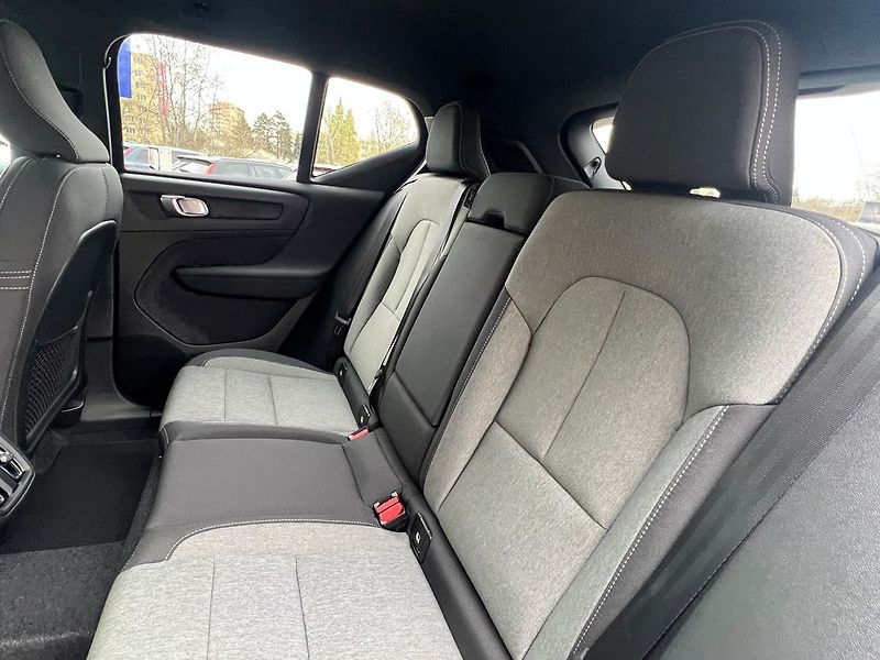 Volvo XC40 B3 PLUS BLACK EDITION ACC,360 - fotka 19 z 24