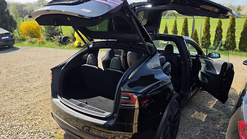 Tesla Model X (2023) Plaid - Tažné 2 250 kg - fotka 10 z 11