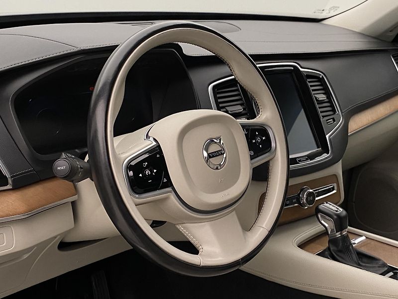 Volvo XC90 D5 AWD INSCRIPTION REZERVACE - fotka 18 z 49