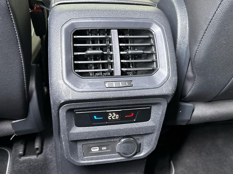 Volkswagen Tiguan R-Line 4MOT DSG - fotka 22 z 31
