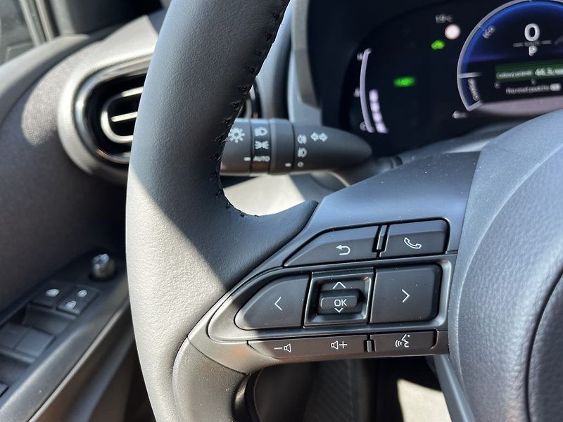 Toyota Yaris 1.5 Hybrid Style ODBĚR IHNED - fotka 24 z 27
