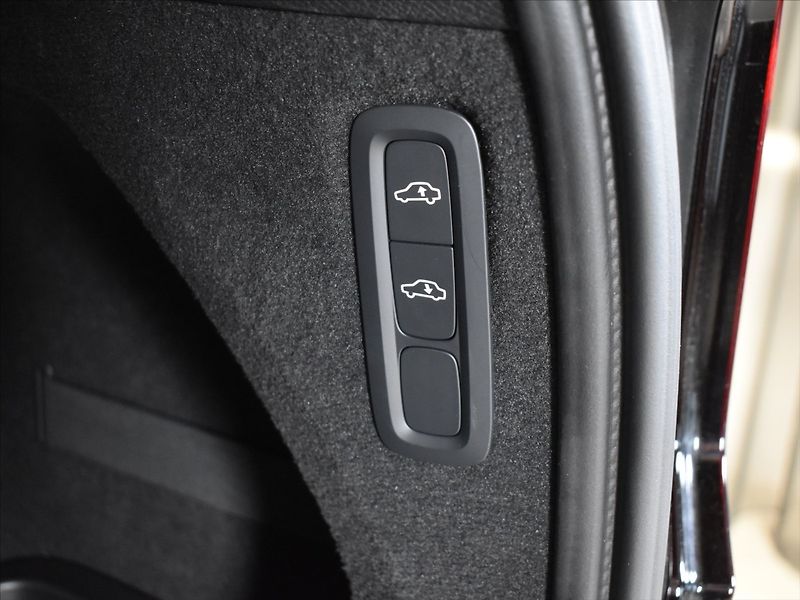 Volvo XC90 2,0 T8 AWD Ultra Dark - fotka 11 z 28