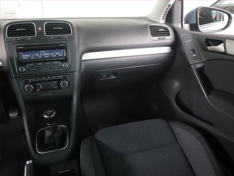 Volkswagen Golf (2011) 1.2 TSI, Serv.kniha - fotka 6 z 12