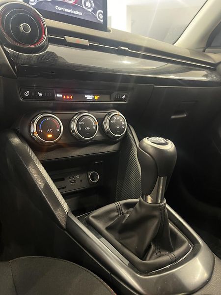 Mazda 2 (2024) 1.5 G90 6MT Homura - fotka 12 z 17