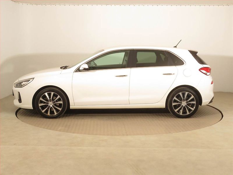 Hyundai i30 (2017) Comfort 1.6 CRDi, Serv.kniha - fotka 3 z 18