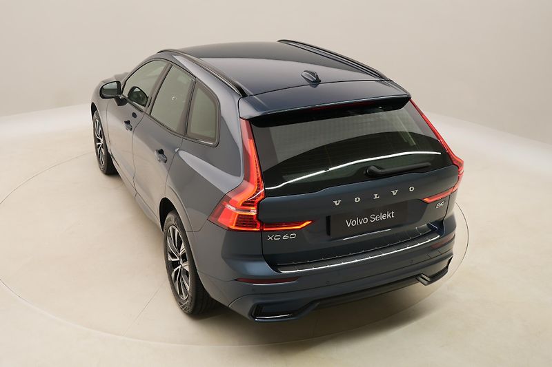 Volvo XC60 B4 AWD DARK PLUS AUT CZ - fotka 18 z 60