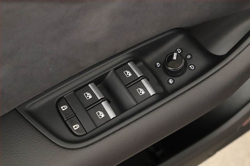 Audi Q8 (2023) 50 TDI, Vzduch, Nez.top - fotka 25 z 25