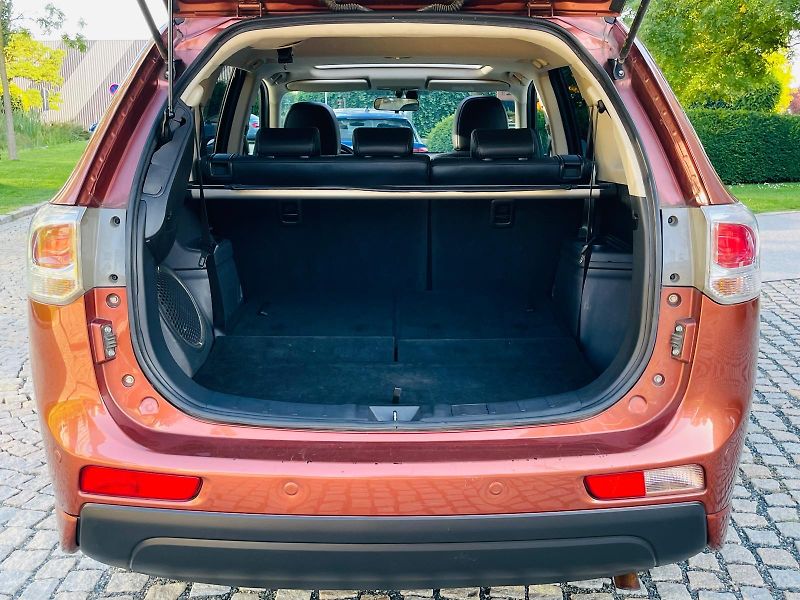 Mitsubishi Outlander 2.2D 4x4 7MÍST KAMERA SERVISKA - fotka 19 z 50