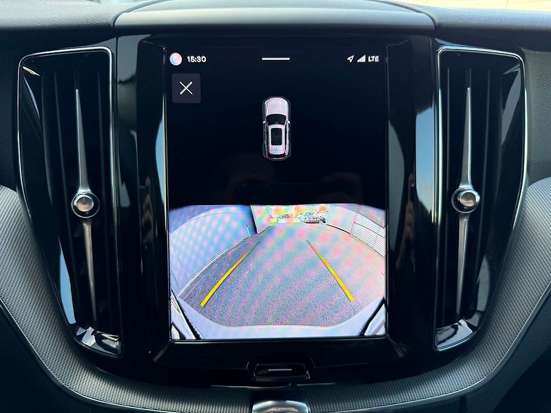 Volvo XC60 PLUS DARK B5, FULL LED - fotka 22 z 24