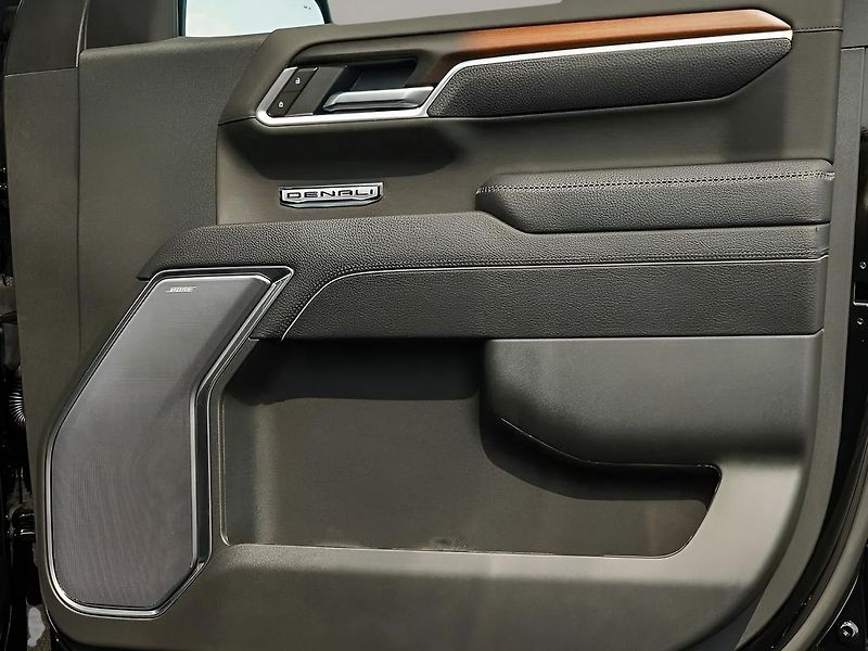 GMC Sierra (2026) 1500 Denali 3,0 Duramax Diesel - fotka 11 z 13
