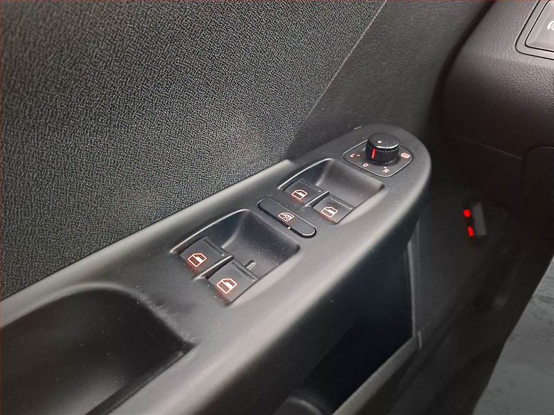 Volkswagen Passat (2009) 2.0 TDI, Serv.kniha, po STK - fotka 16 z 16