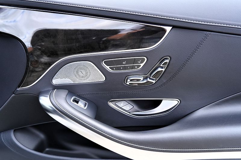 Mercedes-Benz Třídy S S 500 4Matic Coupe AMG - fotka 24 z 48