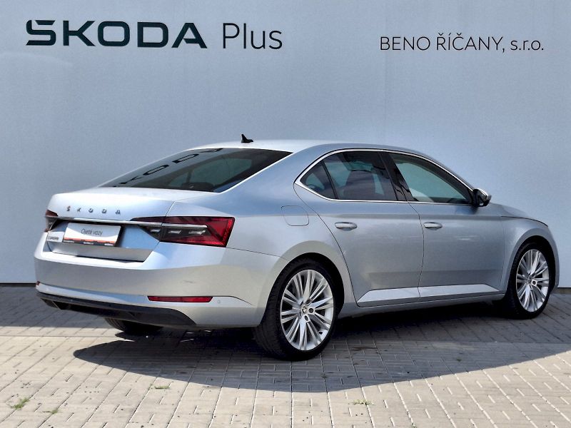 Škoda Superb (2019) Style Extra DSG 2,0TDi 140kW - fotka 2 z 35