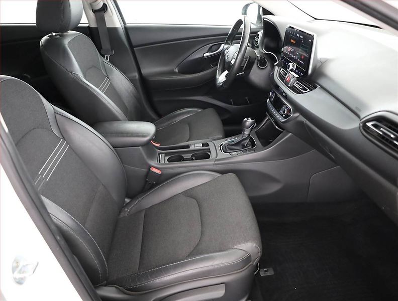 Hyundai i30 (2022) Style 1.5 T-GDI MHEV, Automat - fotka 7 z 17